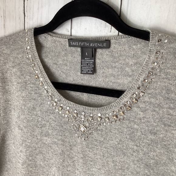 Saks Fifth Avenue Gray Cashmere Silver Sequin Shortsleeve Cropped Sweater Medium - Picture 2 of 6